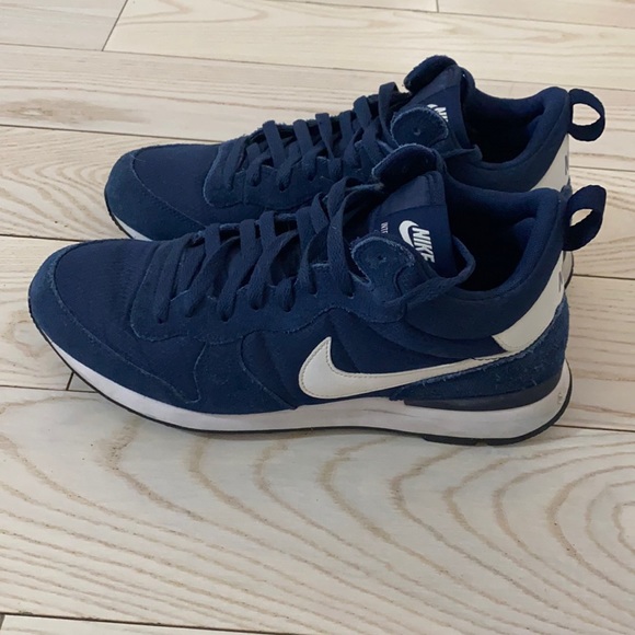 Nike sneakers - Picture 1 of 4